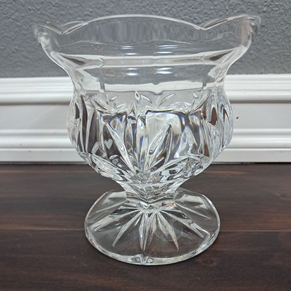 Royal Limited 24% Lead Crystal Tulip Shaped Candle Holder Starburst Vintage‎
